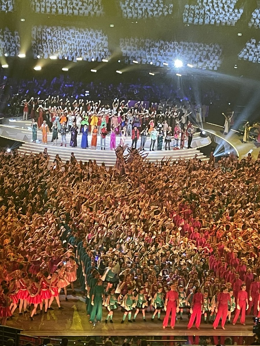 EmmaJeffery313's tweet photo. Fabulous evening of amazing talent. This world class event of 4700 NSW Public Education students was spectacular. Wonderful to see our school communities on stage shining. ⭐️Thank you teachers ⭐️ https://t.co/jgCuRx33qJ