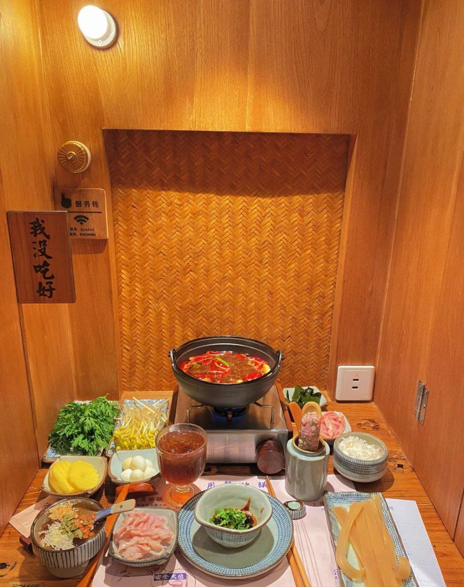NGHHJ10's tweet photo. It's amazing that one can also eat hot pot. 😁 https://t.co/C3TUjeQbYv