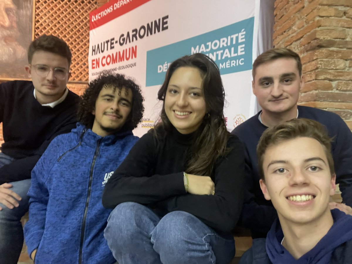 bptduclos's tweet photo. 👉Mercredi soir, présentation des contributions générales en vue du congrès du @partisocialiste 🌹
#TeamFaure #PourGagner https://t.co/Zvl13rtHCu