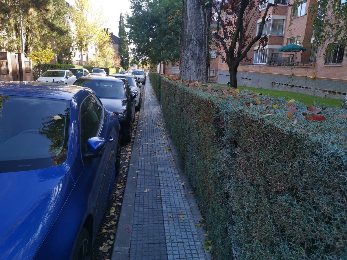 La cutrez de algunas aceras de calles de #majadahonda es intolerable! Hasta cuando, Alcalde?