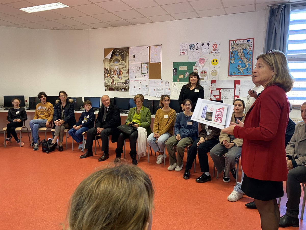 #25novembre | Les établissements scolaires de l'<a href="/AcBordeaux/">Académie de Bordeaux</a> s'engagent eux aussi dans une démarche active en faveur de l'#égalité F-G et la lutte contre les violences sexistes : ils pourront désormais prétendre au nouveau label "Égalité filles-garçons" lancé dans l'académie🏅