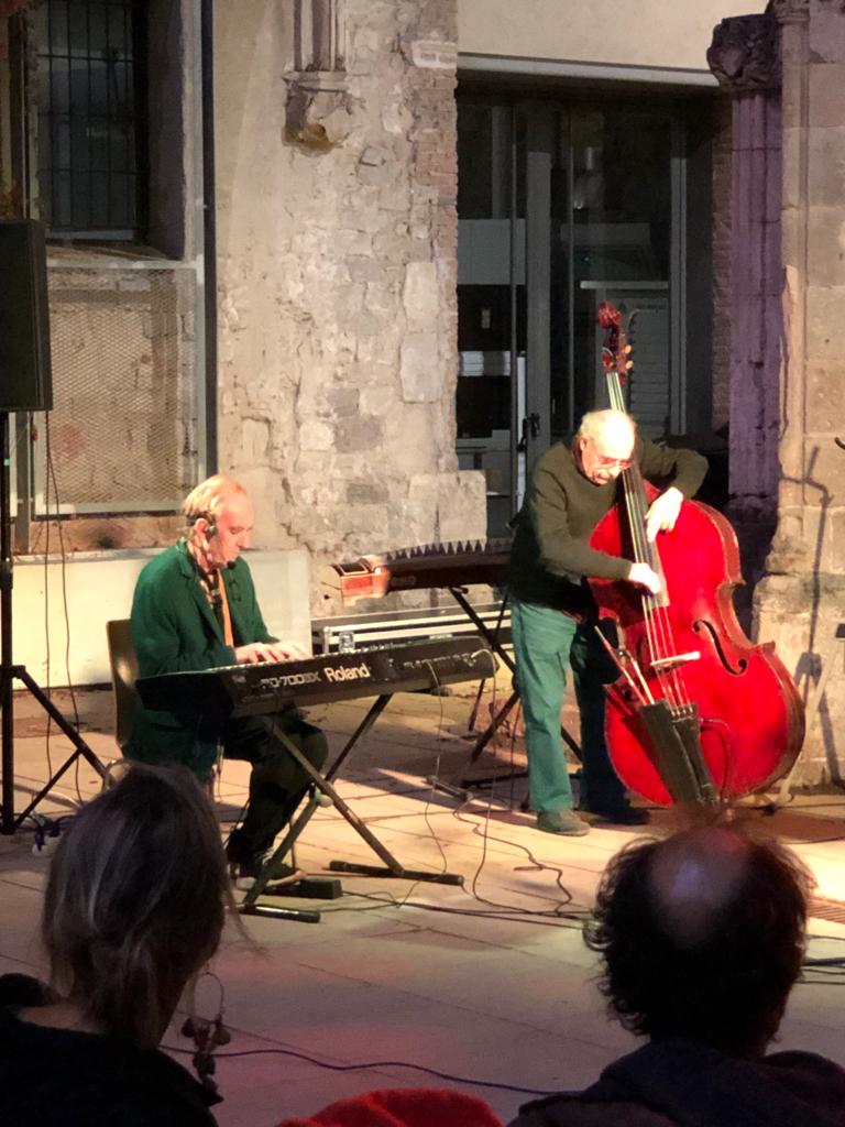 altervideo's tweet photo. GINGER, amb Oriol Pons de Vall "Ginger", Enric Cervera i Jordi Nico al SARAU SAURA d'ahir al convent de Sant Agustí.
https://t.co/AEOJeY3ULR https://t.co/KjWZTuJ1jD