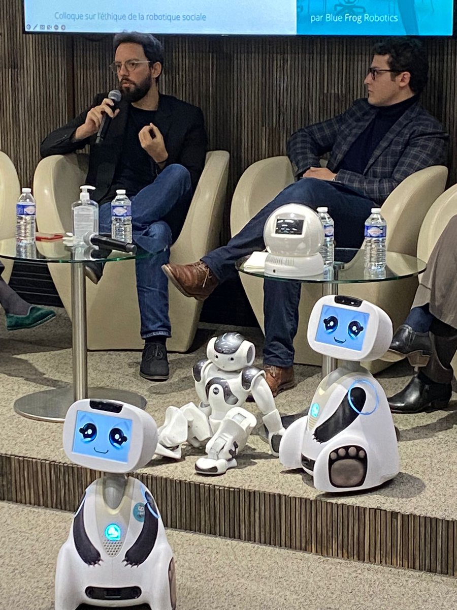 Samuel_Descamps's tweet image. Très heureux de voir les robots sociaux en exercice @BlueFrogRobotic #RobotForGood