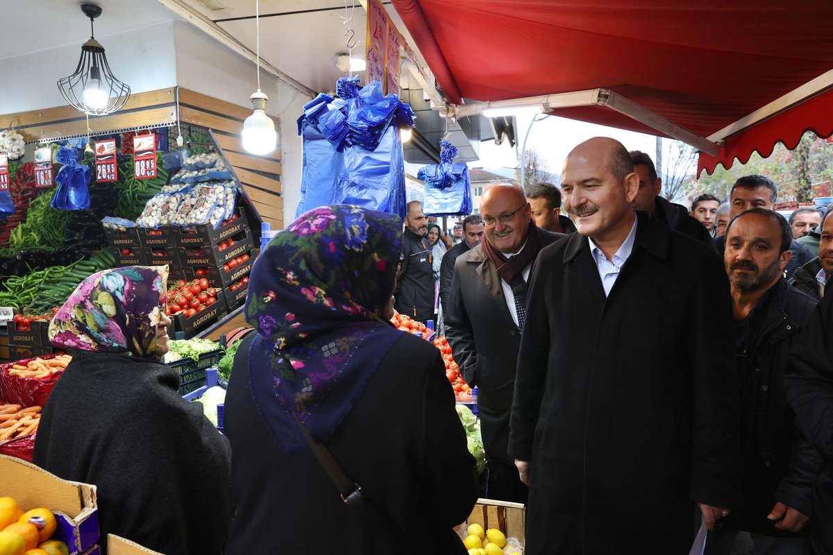 suleymansoylu's tweet photo. 📍Düzce Gölyaka

@AFADBaskanlik koordinesinde devletimizin tüm kurumları, sivil toplum kuruluşları ve gönüllülerimizle, el birliğiyle çalışmalarımız sürüyor... https://t.co/S9gHPd6EtG