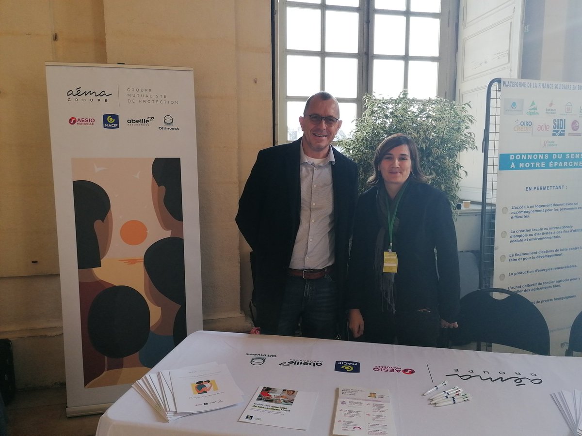 SamiraSameur's tweet photo. @AesioMutuelle et @MacifAssurances en direct des #jea2022 pour parler modeles #économiques inspirants et accueillir nos partenaires au sein duu stand @Aema_Groupe avec 
@LoiciaStrehmel et Laurent Maquart https://t.co/jSoMskx9kv