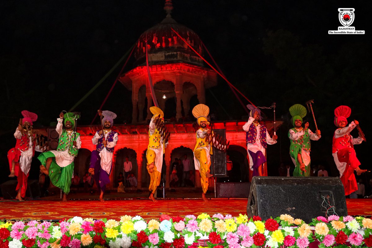 my_rajasthan's tweet photo. Various cultures and traditions were highlighted during the cultural evening at the Matsya Utsav 2022.
#FeelTheFestiveVibes
@Jksoniias @DMDCAlwar 
#matsyafestival #alwar #festival #culture #travelrajasthan #padharomharedes #padharoalwar #amazingalwar #rajasthantourism #rajasthan https://t.co/C4vwkNtKWA
