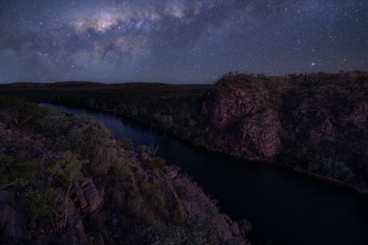 This is what it looks like when you go to another state, get confused with time zones, and get to your sunrise location 2 hours early😅

It was a peaceful morning out at the Katherine Gorge under the stars and then watching the sun rise!

#katherinegorge #nitmiluknationalpark