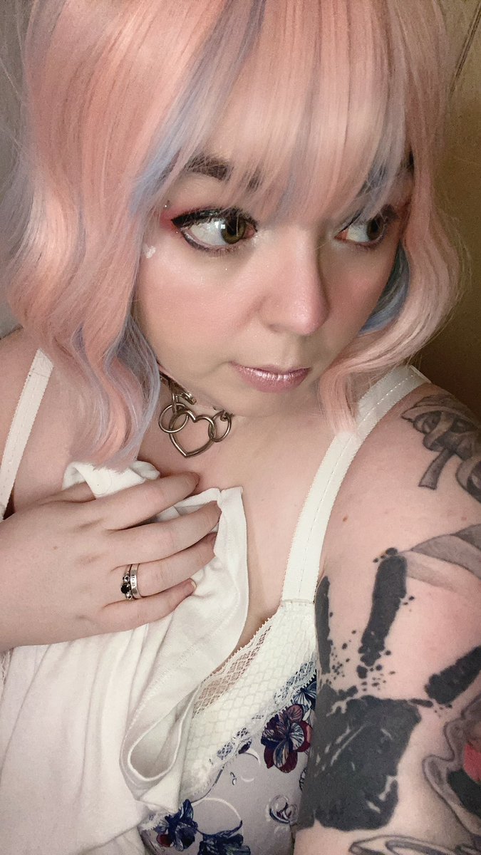 KittyCosplay33's tweet photo. Daddy I feel vulnerable when I undress 😳😘

https://t.co/NcNuCYCY0b

#babygirl #onlyfansgirl #onlyfans #kink #daddyscum #daddysbaby #onlyfansbabe https://t.co/ExJx4f7t49