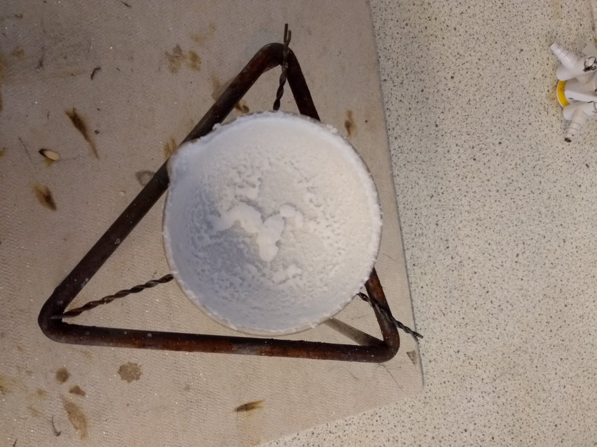 PATCarletonHigh's tweet photo. Year 7s have been putting all their practical skills together in Science to separate salt from rocksalt. D'arcie, Mia and Jamie were the first scientists to successfully separate their salt. Well done Team! 🏆👨🔬👩🔬
#SciencePracticals #ScienceExperiments https://t.co/RwtWFkHYtf
