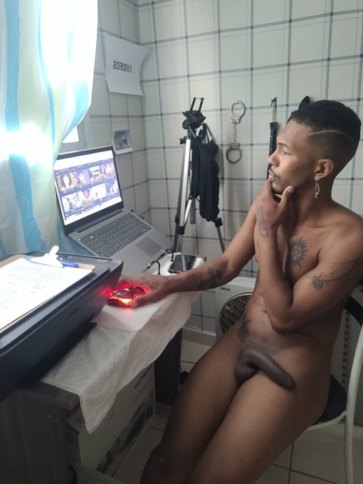 Voc&ecirc;s ficam assim em CASA ? Na minha fico bem a vontade 😈 https://t.co/9lH5LNrkUv<a href="/tag/xhamster"class="tags"><span>#xhamster</span></a>