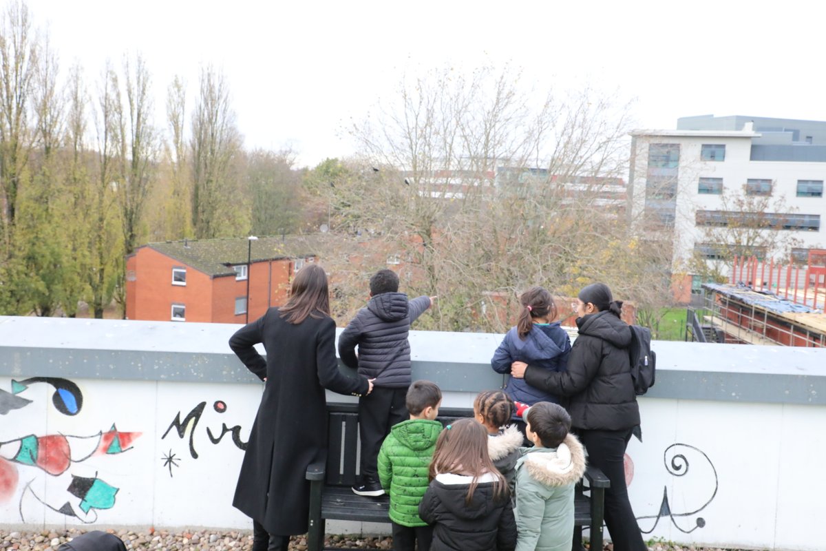 SSAPrimary's tweet photo. Earlier this week our students went over to @SidneyStringerA to check out human and physical features from the roof terrace for their Geography lesson. Got to have a great view of the city and some nice fresh air
#urbangeography #schoolgeography https://t.co/yOdIc6TPzl
