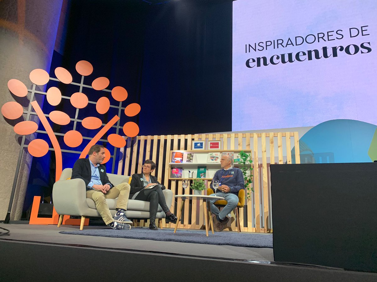 Lo más importante antes de programaciones, las clases y los problemas del aula es escuchar a los alumnos silenciosos, invisibles, sus problemas, su bienestar. <a href="/ArturoCavanna/">Arturo Cavanna ツ</a> <a href="/BerasteguiA/">Ana Berastegui</a>