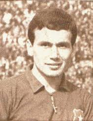 ccamposfutbol's tweet photo. 25/11/1937 nacía Alberto Aldo Valentini González (+24/10/2008), defensa lateral derecho forjado en el club Santa Helena de Valparaíso. Campeón con Stgo.Wanderers 1958 y Copa Chile 1959 (1957-1967).Con Colo Colo 1970 y 1972 (1966-1972).  Seleccionado mundialista Inglaterra 1966. https://t.co/6DYnReBT93
