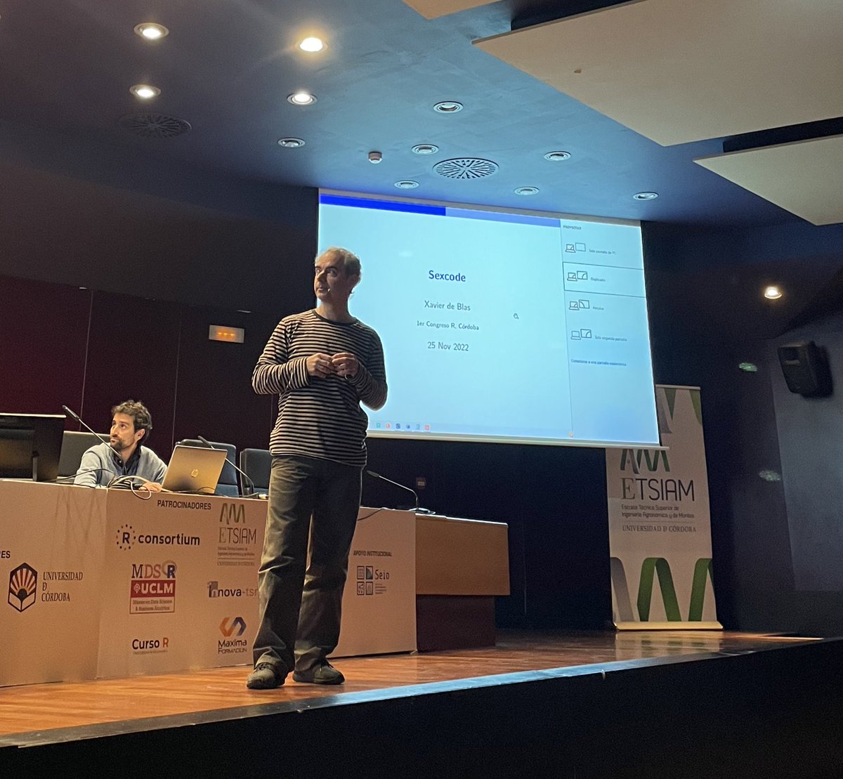 Cerramos las charlas del I Congreso y las XII Jornadas de Usuarios de R con el gran #XavideBlas

#XIIJRes