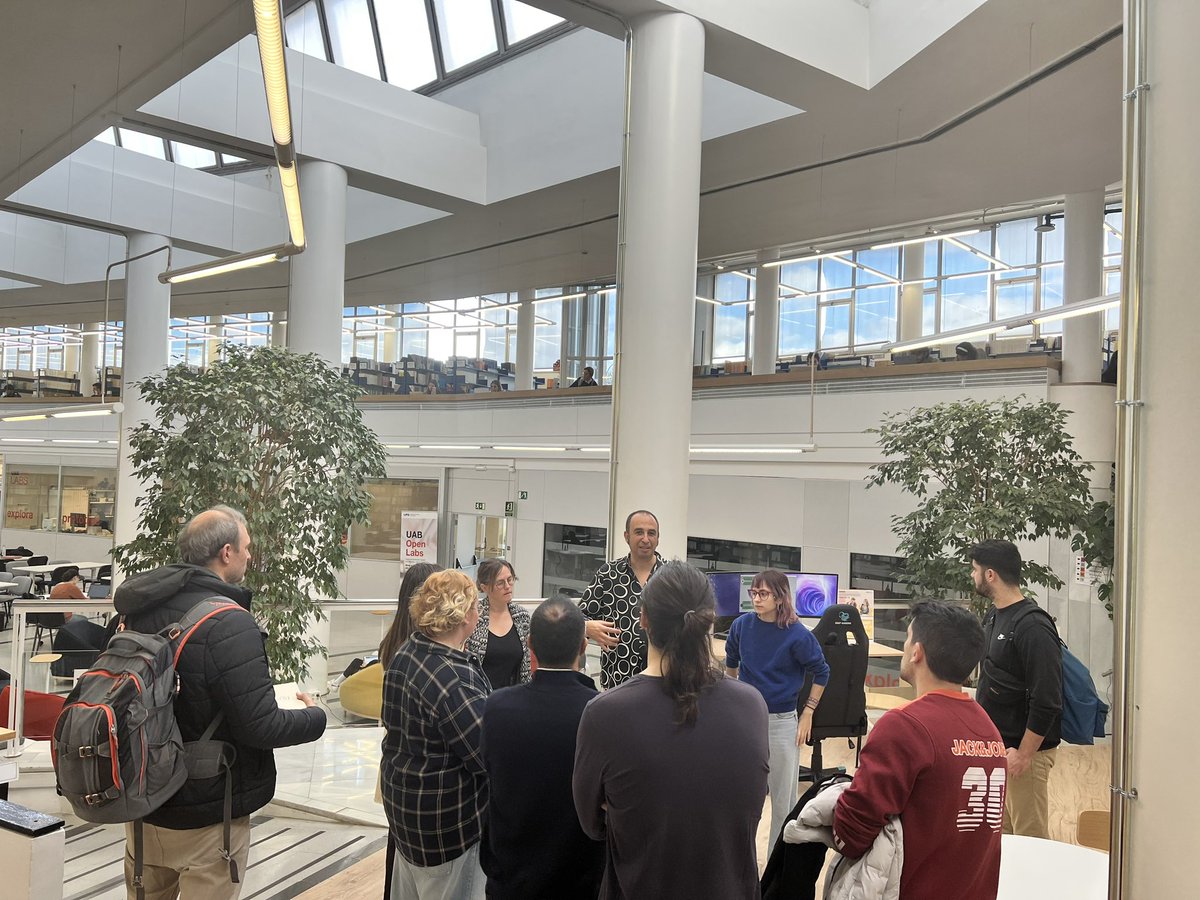circularB30's tweet photo. S’ha realitzat un recorregut pels diferents Labs de @UABBarcelona en el marc del 3r aniversari dels @UABOpenLabs #OpenLabs #UAB #CircularB30 @circularB30 https://t.co/202cLUEfoq