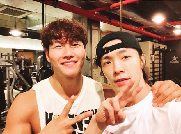 celestial_hae's tweet image. 𝐬𝐮𝐣𝐮’𝐬 𝐦𝐢𝐧𝐢 𝐤𝐢𝐦 𝐣𝐨𝐧𝐠𝐤𝐨𝐨𝐤 | 𝐚 𝐭𝐡𝐫𝐞𝐚𝐝

alternatively, fanboy donghae getting increasing closer to scoring an ep on his idol’s gym vlog ft. supportive sujus 😆🖤