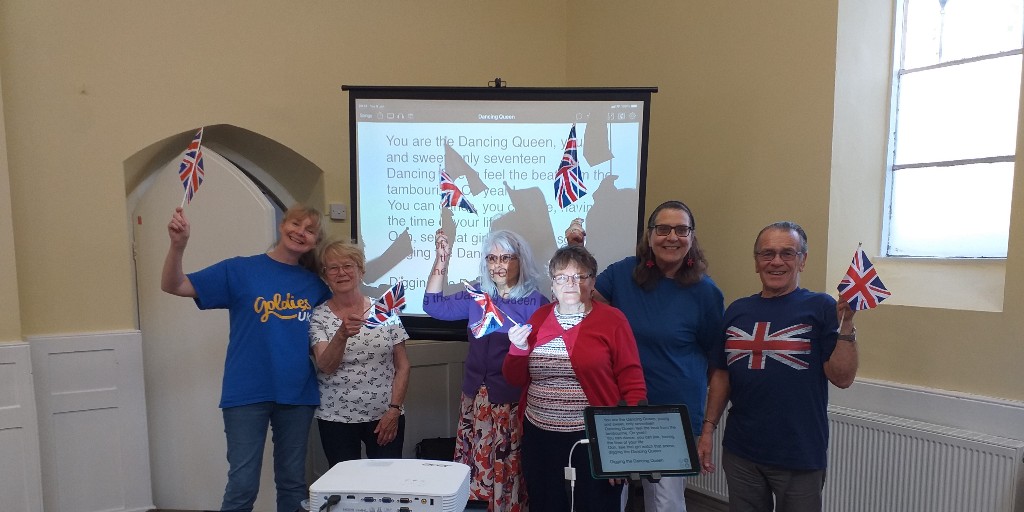 #FridayFeeling courtesy of our friends <a href="/GoldiesCharity/">Golden-Oldies</a> 😄🎶

They used our Covid-19 Support Fund to buy projectors &amp; screens for Sing&amp;Smile sessions for older people. The groups have now restarted and reach over 1,800 people a month. 

Great to see everyone in full voice!