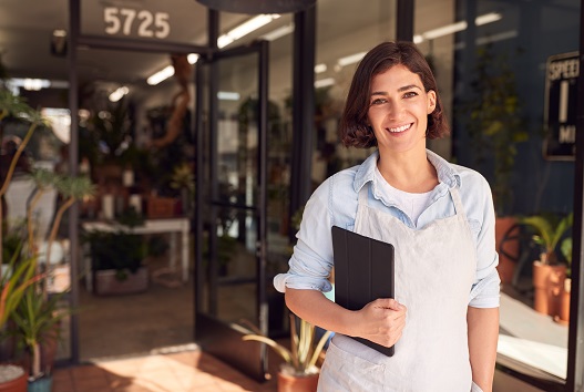 citizensinfo's tweet photo. Have you returned to Ireland and want to start a business?
The #BackForBusiness programme can help you start a new business in Ireland. Apply online at https://t.co/iwzRsmQypy
Closing date for applications is 6 January 2023.
For more info, see 👉 https://t.co/25bLTaOaVJ https://t.co/dYsODEGNZU