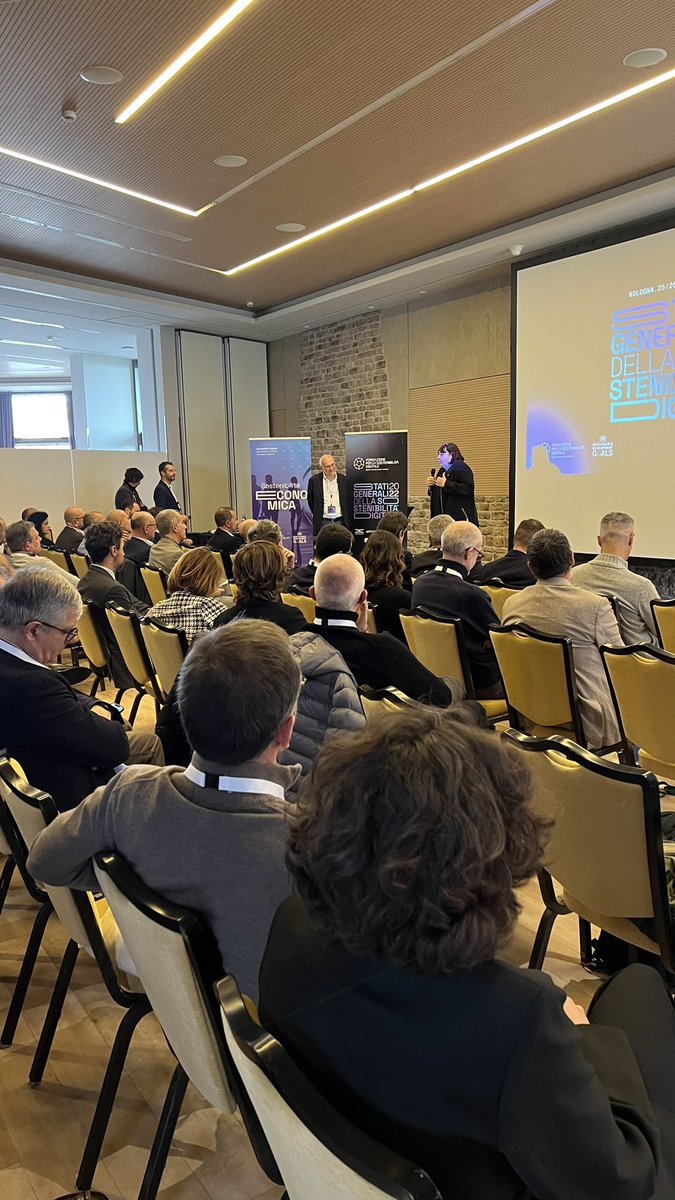 "La nostra Regione vuole investire sul digitale, e lo vuole fare con una visione sostenibile: una visione, cioè, che non lasci indietro nessuno"

Paola Salomoni, Assessore alla scuola, università, ricerca, agenda digitale <a href="/RegioneER/">Regione Emilia-Romagna</a> #SostenibilitàDigitale #StatiGeneraliFSD