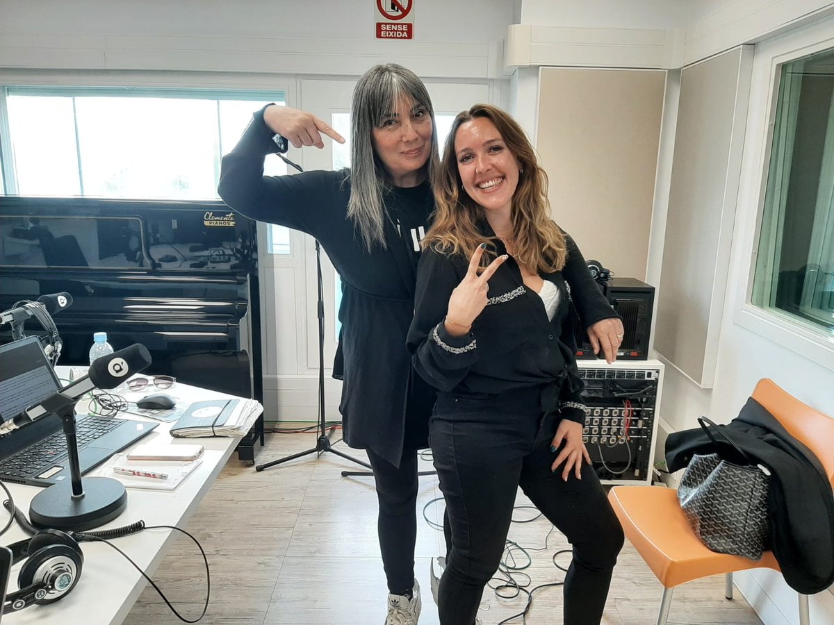 🕺 Teniu ganes de passar-ho bé i gaudir del cap de setmana? Per a calfar motors comencem #SonsValencians! Hui ha vingut <a href="/JosephineSweett/">Josephine Sweett</a>, una cantant que entrellaça la música electrònica amb el jazz i altres estils. Escoltem la seua actuació en directe i la seua entrevista.