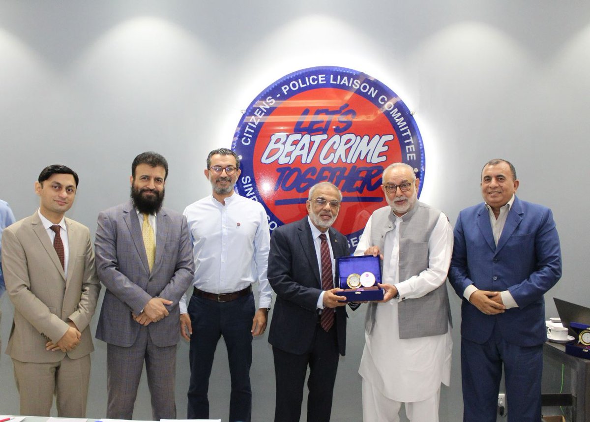 CPLCSindh's tweet photo. The #40KW #SolarPanelSystem was installed under the #MeezanBank #ESG & #Sustainability Program. The guests were briefed by the #ChiefCPLC Mr. Zubair Habib about the scope of work of #CPLC and appreciated Meezan Bank's support to the organization. 2/2 https://t.co/cV4KS4QGux