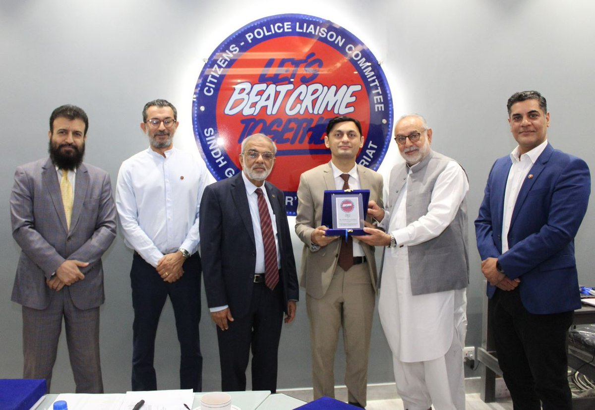 CPLCSindh's tweet photo. The #40KW #SolarPanelSystem was installed under the #MeezanBank #ESG & #Sustainability Program. The guests were briefed by the #ChiefCPLC Mr. Zubair Habib about the scope of work of #CPLC and appreciated Meezan Bank's support to the organization. 2/2 https://t.co/cV4KS4QGux