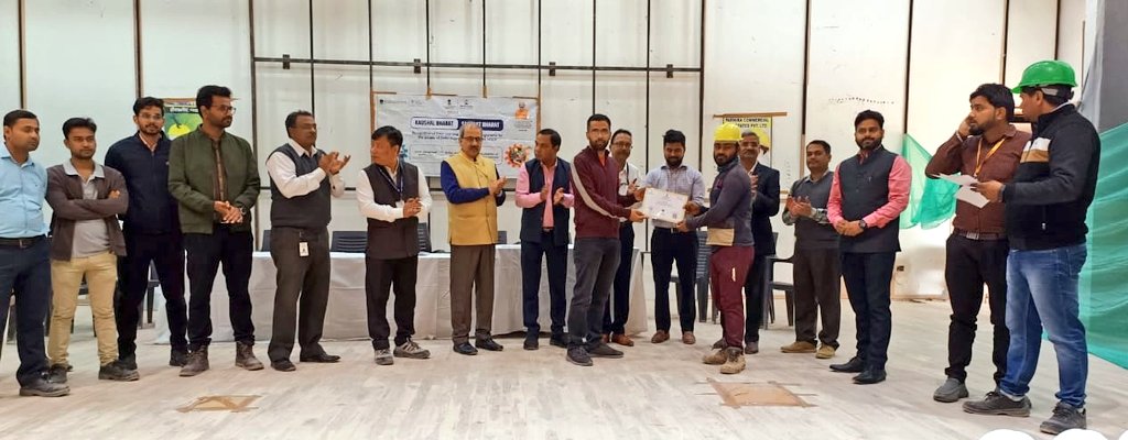 OfficialNBCC's tweet photo. Under the #SkillIndiaProgram,
the upskilling of workers is taking place at different project sites of #NBCC  across India. The first batch of workers got #trained &amp; #certified under Recognition of Prior Lerning . They were felicitated at Kausal Bhawan project site, New Delhi. https://t.co/ZNbkLKHFPa
