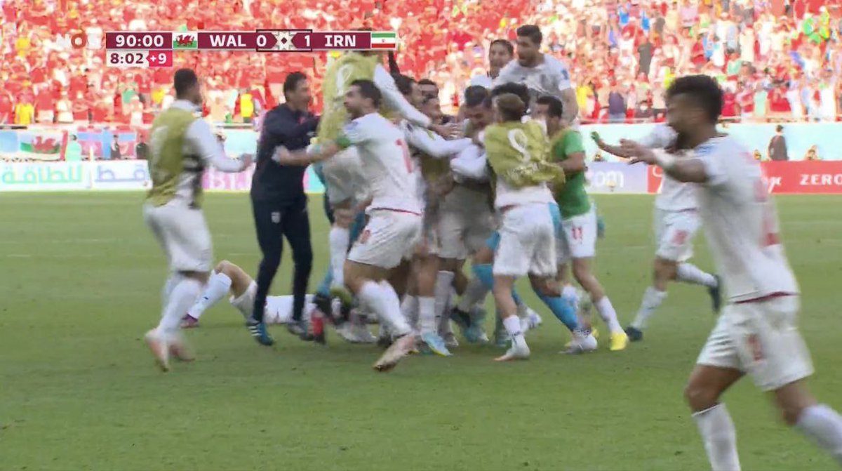 نه تنها خوشحالی نکردن بلکه خودشونو پاره هم کردن کصکشای بیشرف
#مهسا_امینی
#كردستان
#بلوچستان