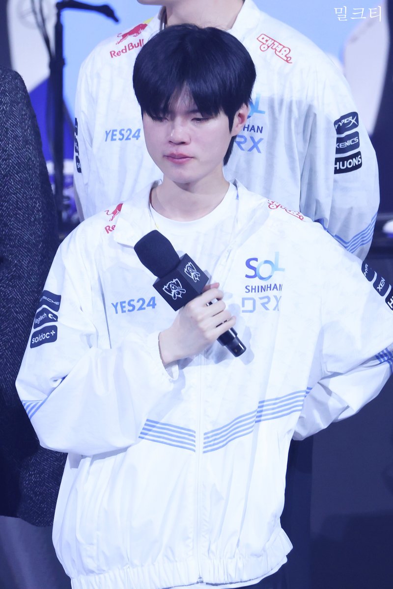 울보 김혁규 
우승 축하해요🎉
#Deft #데프트