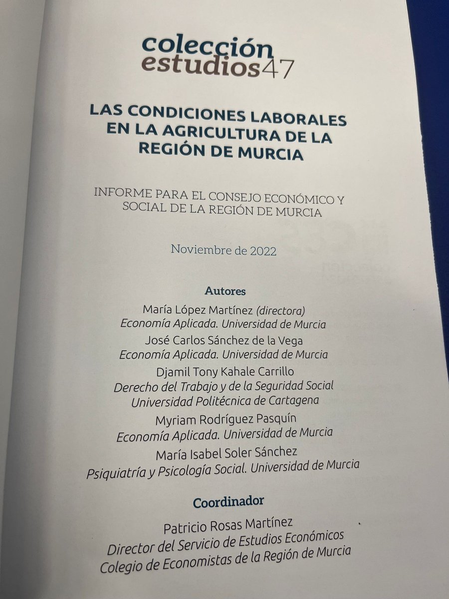 Economistas Murcia (@economistasrm) on Twitter photo 🚜 Esta mañana se ha presentado el estudio 'Las condiciones laborales en la agricultura de la Región de Murcia'.
🖊️ Con la participación de dos investigadores de la <a href="/catedra_compet/">Catedra Competitividad Economistas Reg. de Murcia</a> y la coordinación de <a href="/patricio__rosas/">Patricio Rosas</a>, director del Servicio de Estudios Económicos del Colegio. 🚜 Esta mañana se ha presentado el estudio 'Las condiciones laborales en la agricultura de la Región de Murcia'.
🖊️ Con la participación de dos investigadores de la <a href="/catedra_compet/">Catedra Competitividad Economistas Reg. de Murcia</a> y la coordinación de <a href="/patricio__rosas/">Patricio Rosas</a>, director del Servicio de Estudios Económicos del Colegio.