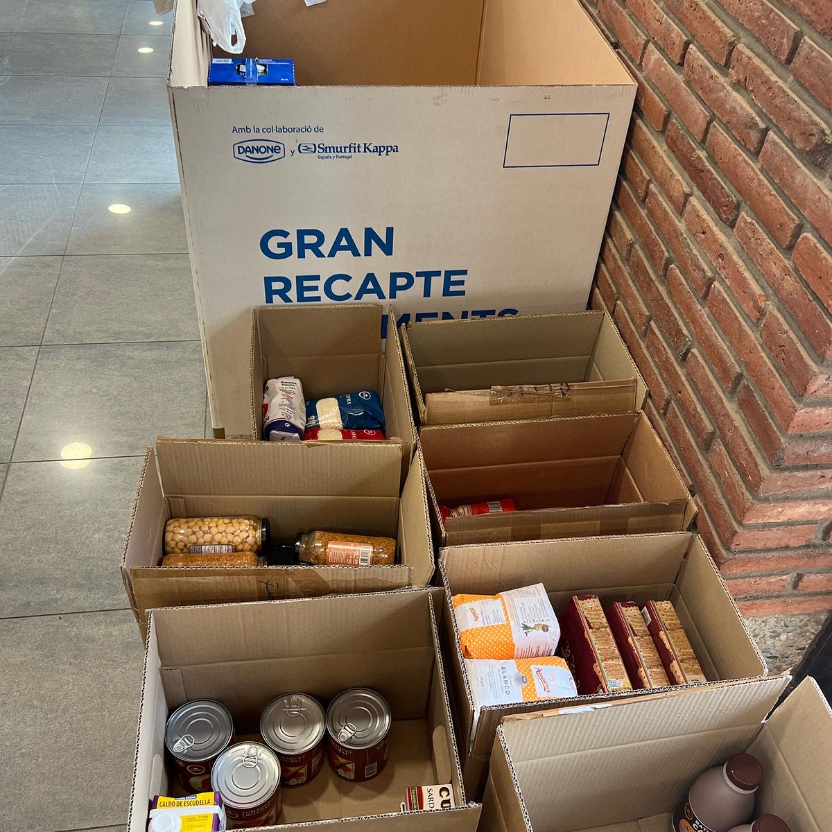 coopivars's tweet photo. 👉🏻 Avui i demà (25 i 26 de novembre) 🗓

ℹ️ Voluntaris del @BALleida, seran al Supermercat 🛒 de la @coopivars , per recollir aliments i donatius.
Un any més arriba el GRAN RECAPTE de Nadal 🎅🏻🎄

Volem agrair-los la seva tasca i també la vostra col·laboració. https://t.co/8LMSDBdTXA