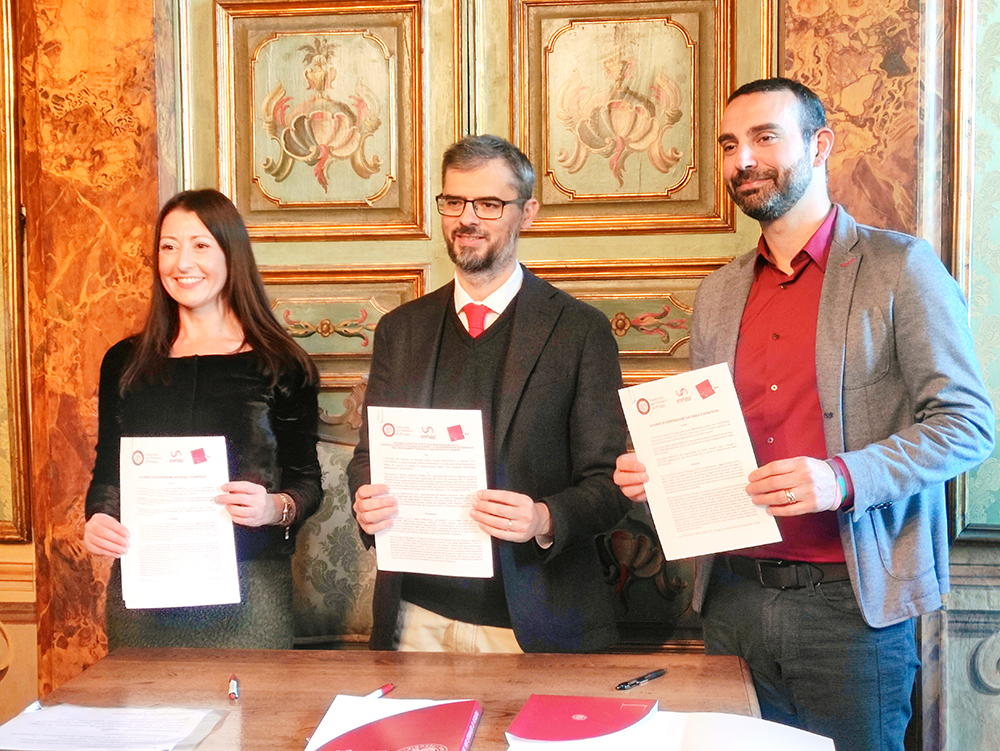 Firmato l'accordo tra @unistrapg e le associazioni <a href="/LibereTutte/">Libera...Mente Donna ets</a> e @omphaloslgbti per lo sportello contro la violenza di genere e le discriminazioni determinate dall’orientamento sessuale e dall’identità di genere

#GiornataControlaviolenzaSulleDonne

ℹ️➡️ unistrapg.it/giornata-inter…