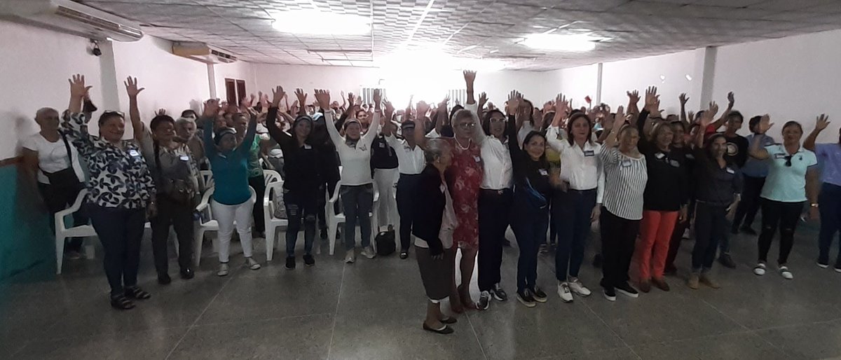 Mvto1roDeMayo's tweet photo. #25Nov22 Las mujeres #ADecas manifestaron en EL ENCUENTRO DE MUJERES EMPODERADAS POR LA PROSPERIDAD su repudio absoluto contra la violencia de género, #DiaDeLasMariposas
@ADemocratica https://t.co/UE4WEu0eoY