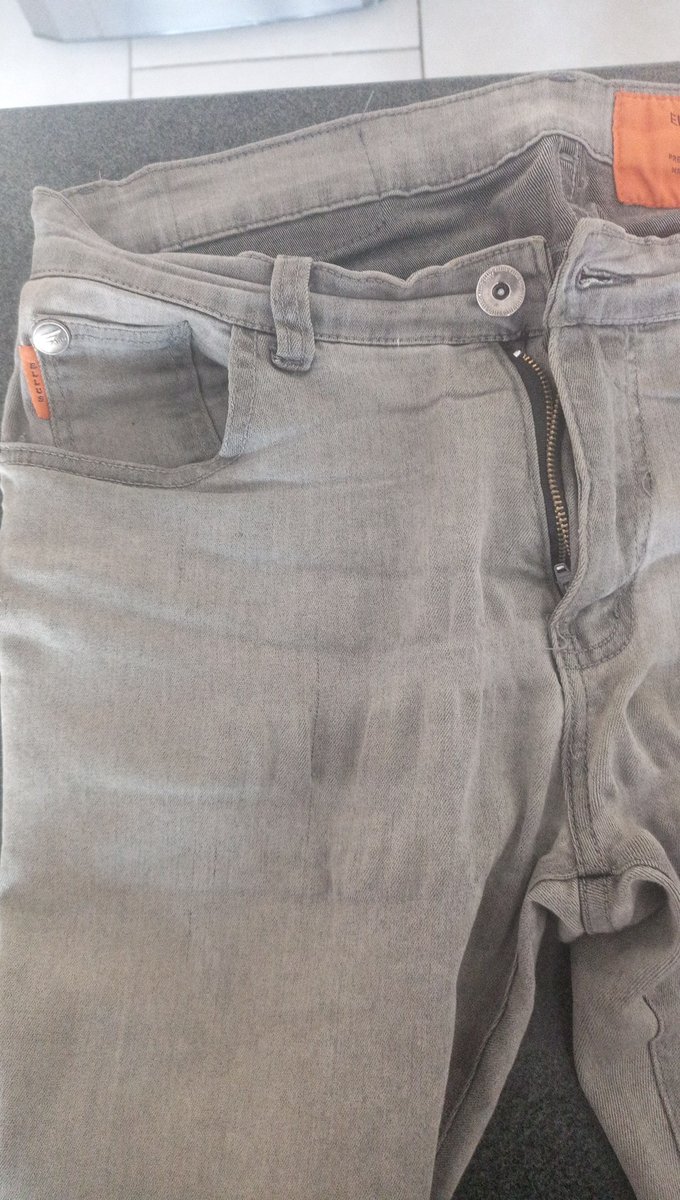 AMAT0's tweet image. #TuDia13 compre un Jeans @RipleyChile que me duró re poco, marca @ellusjeansdlx se desarmó todo!! Será falso por lo poco que duró.