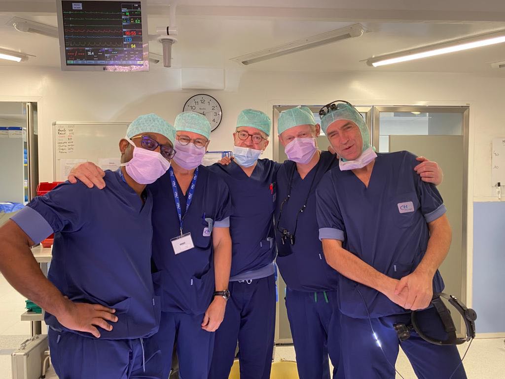 Notre Service de chirurgie cardio-vasculaire et thoracique a accueilli durant 2 jours le Pr. Oleksandr @babliak pour bénéficier de son expertise mondialement reconnue en chirurgie cardiaque mini-invasive assistée par vidéo-thoracoscopie pour une revascularisation coronaire! 🩺