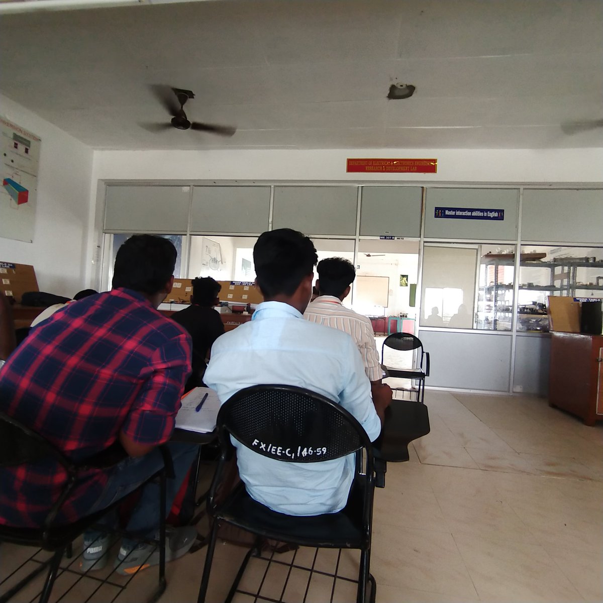 bamon_13_'s tweet image. #day11 #FXEC ❤️ 
#Skilldevelopmentcourse #electronicsLab
#library #classBunk 🤪