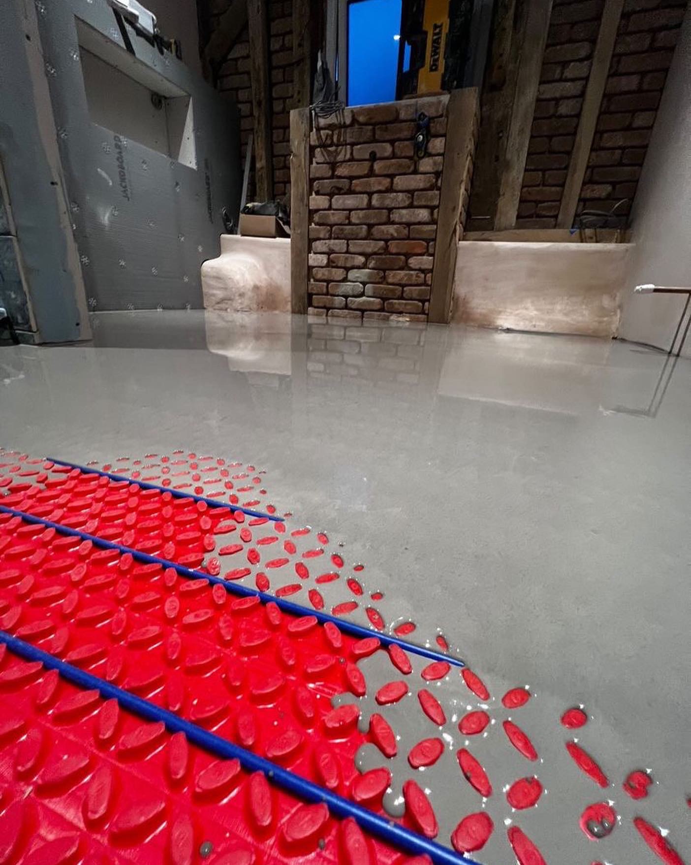 Warmup UK on Twitter "🟥 Electric Underfloor Heating day 🟥 DCMPRO