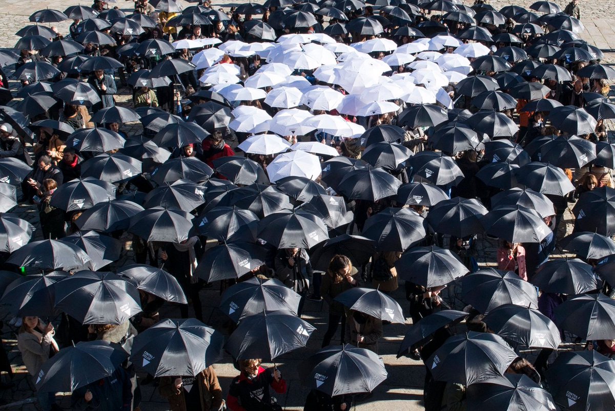 Pasan os anos pero a reivindicación segue a ser a mesma, contra a barbarie da violencia machista!
#25N #díacontraasviolenciasmachistas 
<a href="/CompostelaNegro/">Compostela en Negro</a>