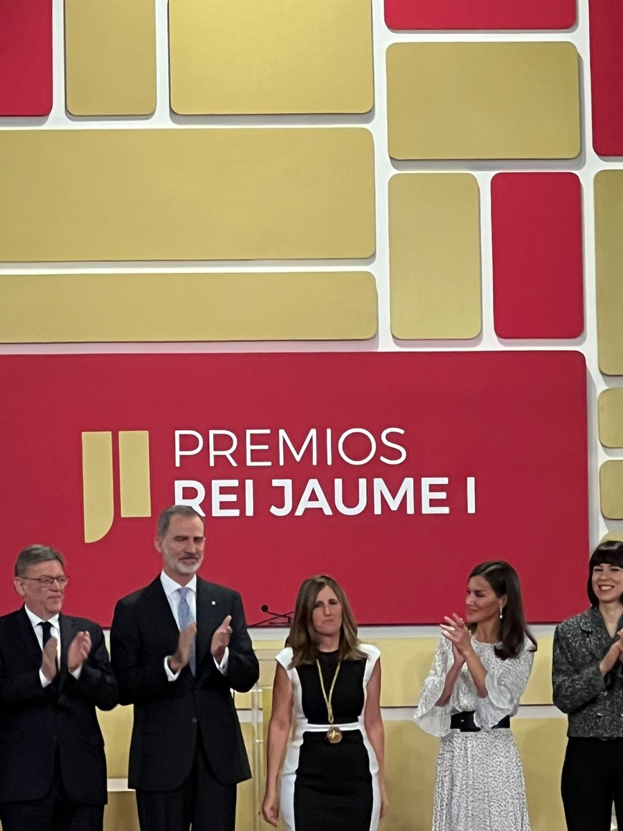 Hoy estamos de enhorabuena, por nuestra <a href="/Angela_Prez/">Angela Pérez</a>, Premio Rei Jaume I al Emprendimiento. 

Una #MujerReferente en el ámbito científico y empresarial. ¡Muy orgullosas de poder contar con asociadas con tanto talento!
¡Muchísimas felicidades!👏

#MujeresEVAP