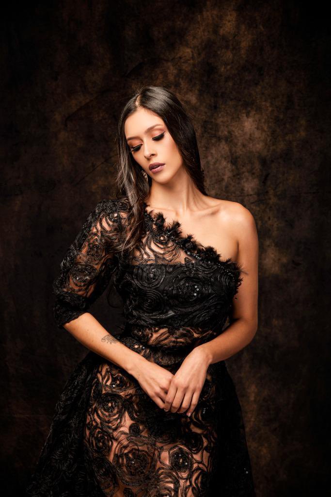 Navdra's tweet photo. Elegance 🖤 #navdra #weddingdressdesigner #blackdress #EleganceisanAttitude #navdrastyle https://t.co/bWZoxcSvk1