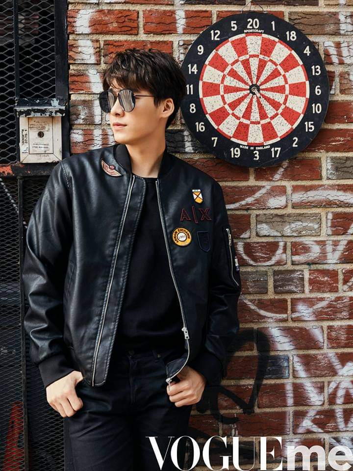 VZArgentina's tweet photo. #LiYifeng❤ #loveyou #lyft #woaini #wearewithyou ❤ #missingyoueveryday #inventory2017 #Vogue // Lets be happy everyday and near our Feng Feng ❤
I love when he are using leather jacket https://t.co/xqN9Z2xO9M