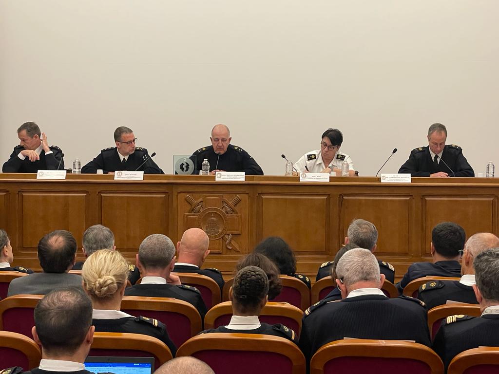 santearmees's tweet photo. [71ème session du conseil de la fonction #militaire du #SSA] Diffuser le sens et l’esprit de la #concertation : un veritable enjeu que le #DirecteurCentralSSA place au cœur de son action.
#CFMSSA #CohésionDéfense https://t.co/Td7dSfPdvS