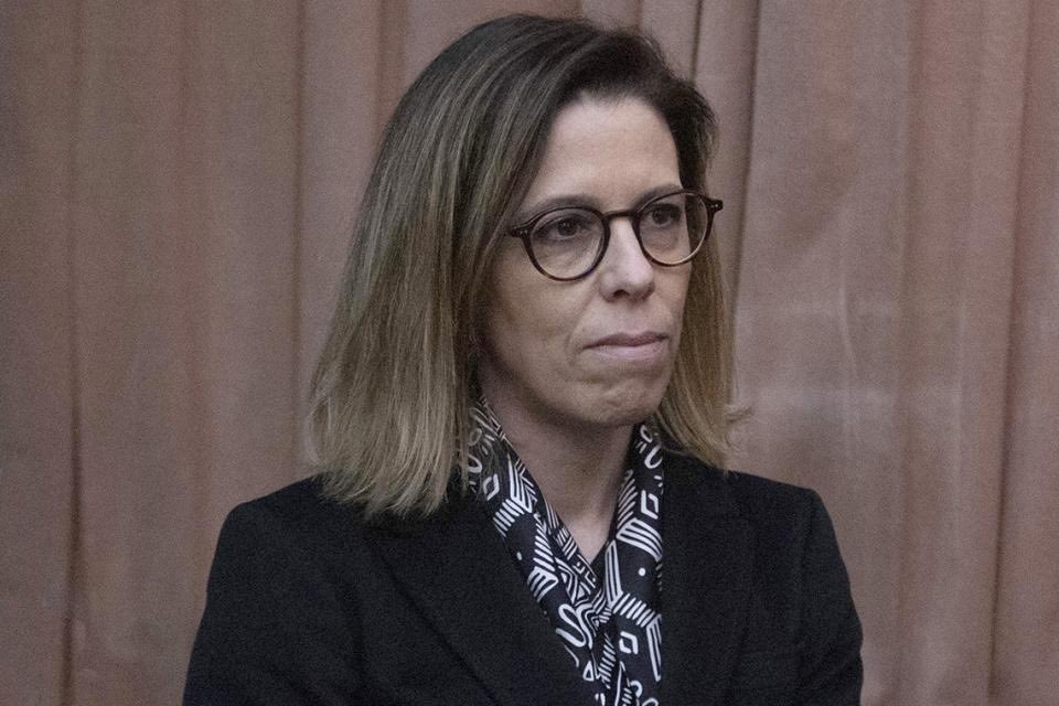 puellaok's tweet photo. La que le faltaba a Milman: tiene contratada en el Congreso como "asesora" a Laura Alonso, la peor funcionaria de la historia, con un sueldo $400.000, 100% ñoqui porque jamás fue a trabajar. Después con esta cara de piedra que tienen te hablan de "bajar el gasto del Estado". https://t.co/QBSzw9uZlX