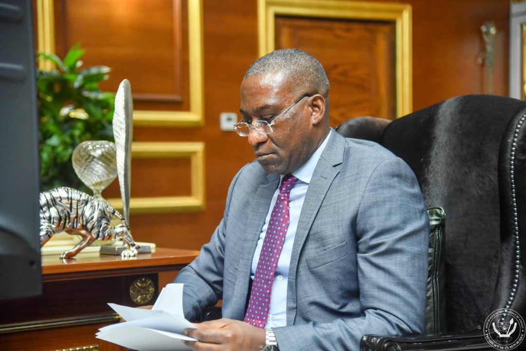 Presidence_RDC's tweet photo. #RDC 25.11.2022|#CitéUA
Le Chef de l'État, Félix-Antoine Tshisekedi Tshilombo préside,par visioconférence, la septante-huitième réunion du Conseil des Ministres. https://t.co/Vc0mrcthwF