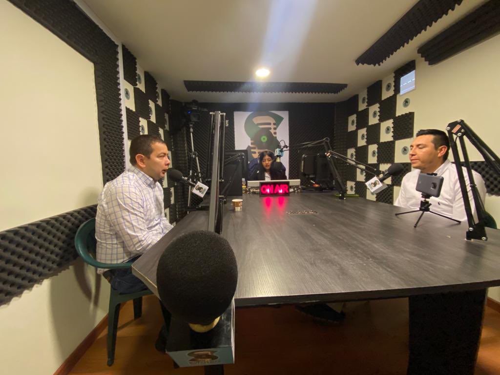 MIgueBarretoC's tweet photo. #AEstaHora l Nos alegra poder estar en Sutatenza Stereo #Boyacá y ser parte de la tradición e importancia de la radio para el municipio, el Dpto y el país, recordando la increíble labor que realizó #RadioSutantenza por la educación y el legado cultural

https://t.co/7jM1HYcWMx https://t.co/7k9QykRwLN