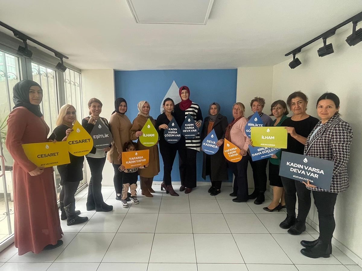 MilliHamza's tweet photo. Adana @adanakadinda Bşk Koordinasyonunda @yuregirdeva_kpb Sn Büşra Tuluk “Kadına Yönelik Şiddet, Önleme Yolları ve Başvuru Mekanizmaları” sunumuyla katılımcılara Türkiye'de Kadına Şiddetin Türleri ve Önlemenin Hukuki Yolları ve Önemine Dair Bilgiler Verdi
#DevaKadında 🌱💧 https://t.co/cv8yWUiXNG