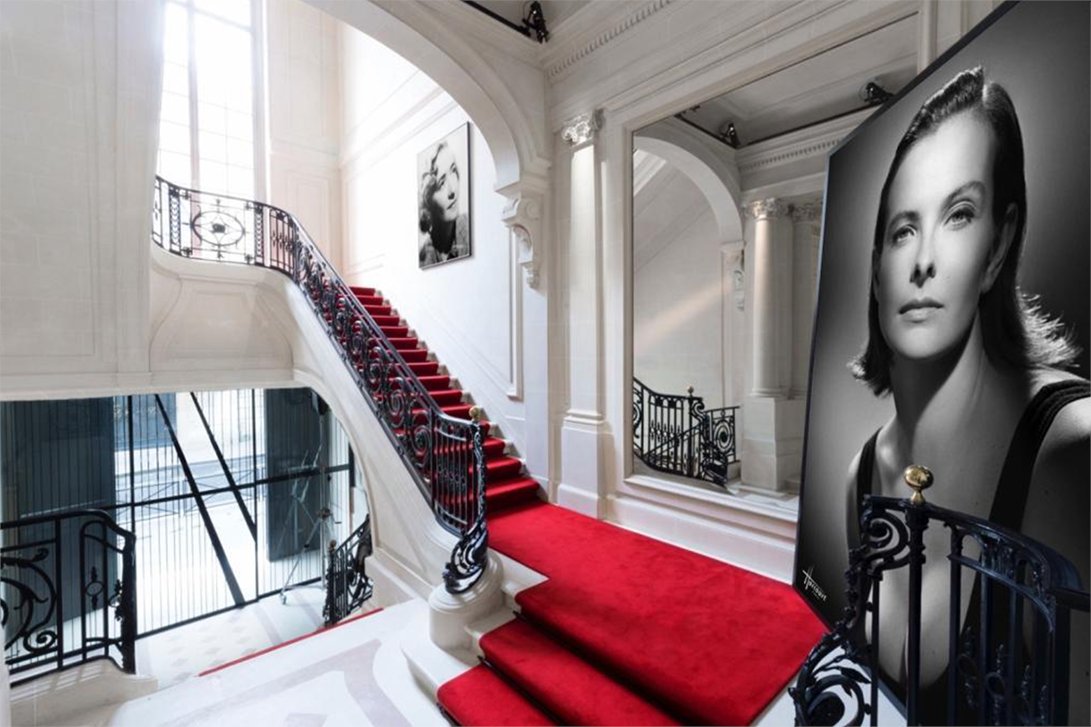 STUDIO HARCOURT PARIS <a href="/SHPofficiel/">Studio Harcourt Paris</a>  goes digital with Silver Moon on <a href="/oncyber/">ᴏɴᴄʏʙᴇʀ</a>  Metaverse
Finally, after so much craft, blending the real and the virtual👨🏻‍💻👾
oncyber.io/mints/studioha…
#Metaverse #digital #Paris #NFTs