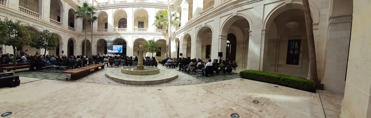 IBIMA, centro de investigación biomedica, celebra ahora en el patio del museo el X Aniversario de su fundacion.