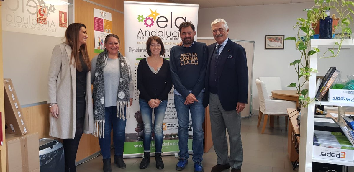 ELA_ANDALUCIA's tweet photo. Hoy hemos tenido el honor de recibir una visita muy especial, a nuestro súper amigo  Mikel de 
@sacalenguaELA

Después, lo hemos acompañado al Parlamento de Andalucía para presentar al Presidente, las demandas #ELA
Te queremos un montón Mikel, eres GRANDE https://t.co/jQrGK8OEya
