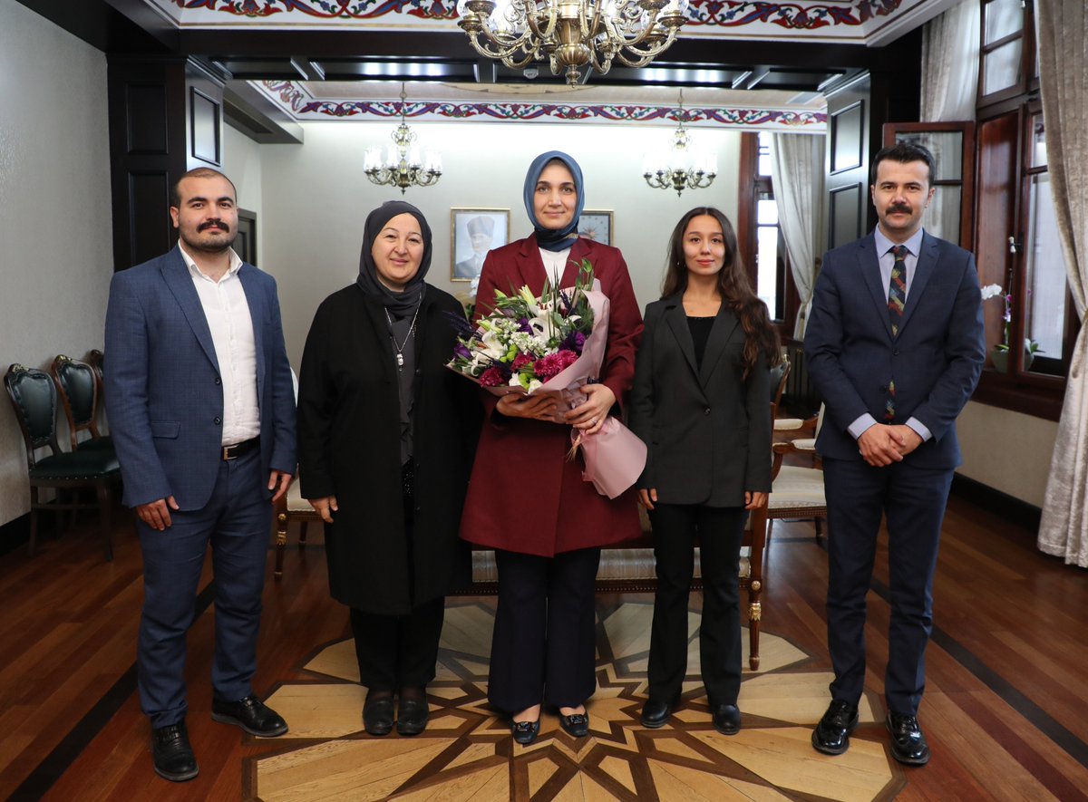 Valimiz Doç. Dr. Kübra Güran Yiğitbaşı, Aile Sosyal Hizmetler Bakanlığı Çocuk Hizmetleri Genel Müdürlüğü Daire Başkanı Betül Özdüzen Teker ve beraberindeki heyeti makamında kabul etti.